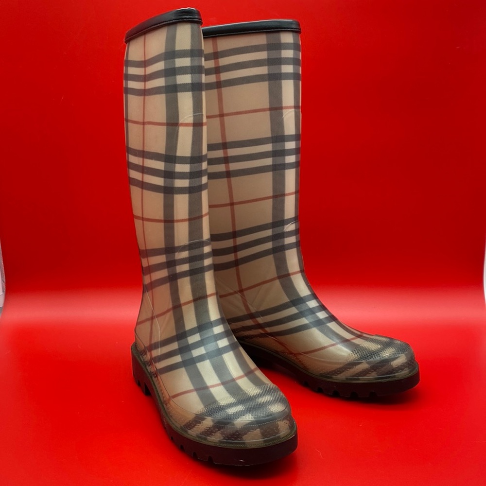 Burberry rubber rain boots. Size 37. Nova check pattern. Mid-calf.